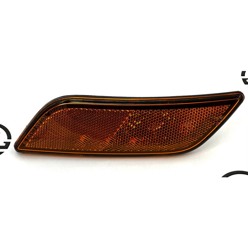 Turn Signal Lamp - RH P54-6147R - Paccar