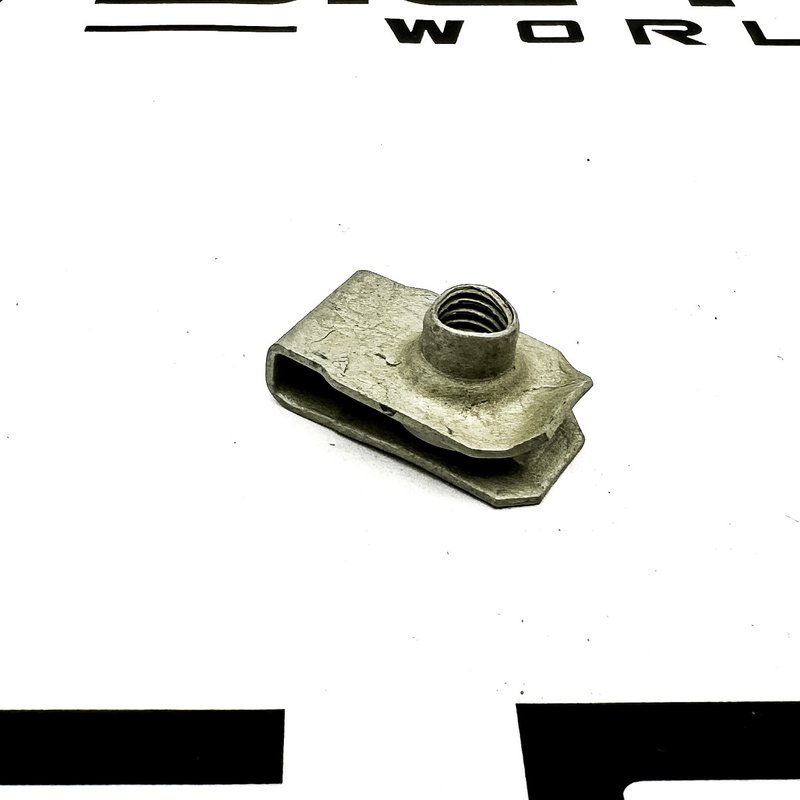 Clip - Nut M6X1 LPGS060023 - Paccar