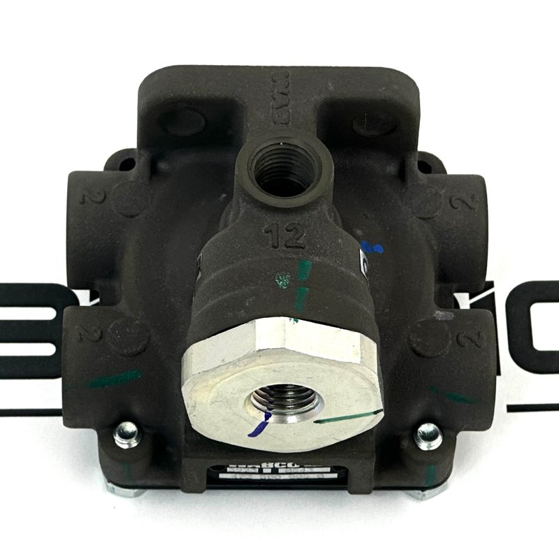 Quick Release Valve - Air Brake, A/C, 4-Port 473-500-008-0 - Wabco