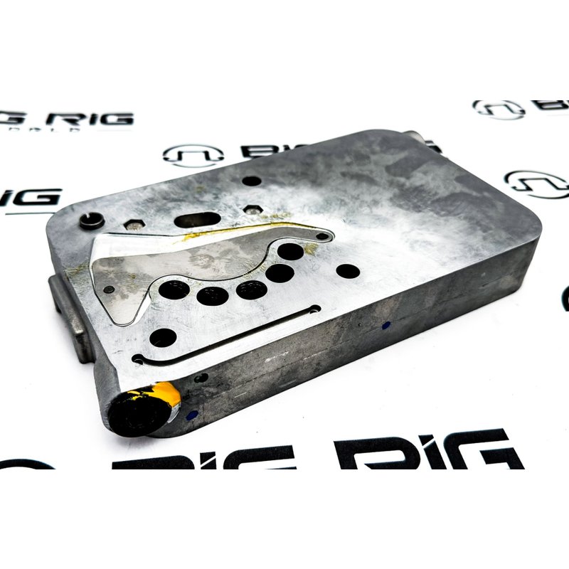 Air Compressor Cylinder Head A0001305019 - Detroit Diesel