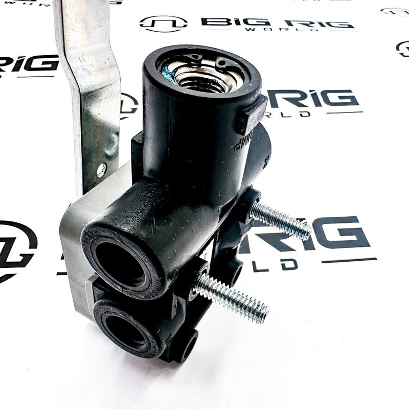Plain Height Control Valve without Fittings 85149415 - Mack